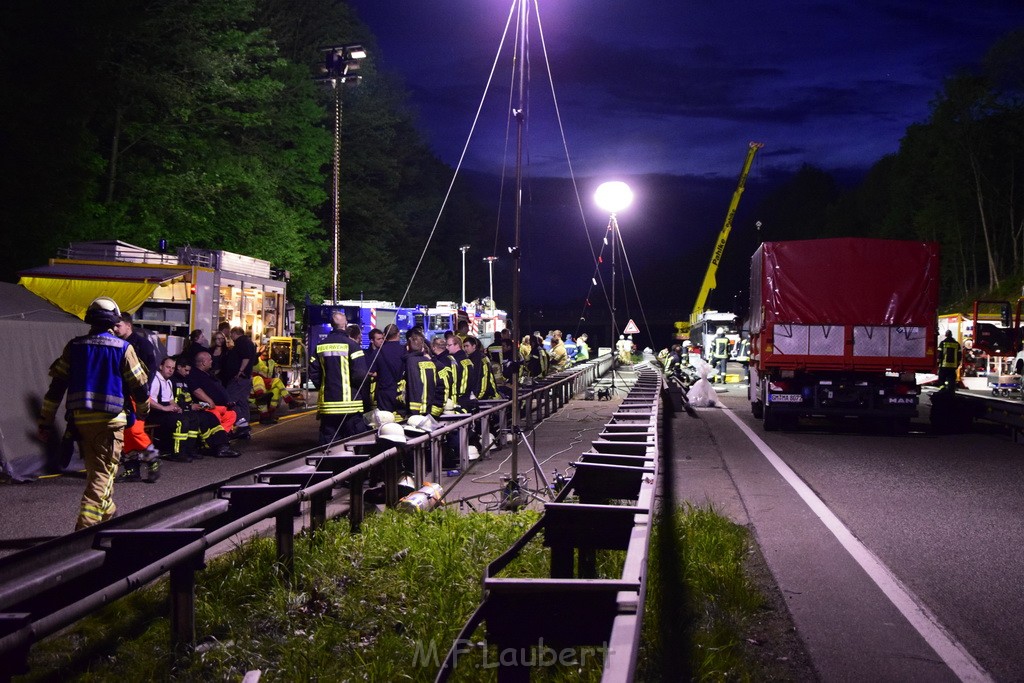 VU Gefahrgut LKW umgestuerzt A 4 Rich Koeln Hoehe AS Gummersbach P643.JPG - Miklos Laubert